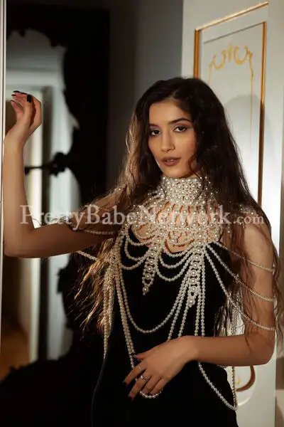 Supriya Sannal – High Profile Independent Escort in Candolim Beach, Goa